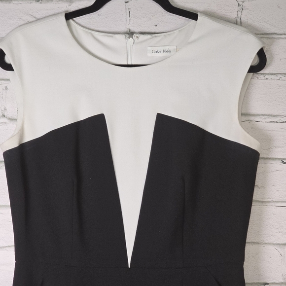 Calvin Klein Black and White Sheath Mini Dress, V-neck, Pockets Size 6 Euc - Picture 2 of 7